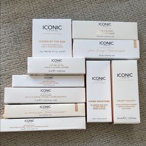 Brand new ICONIC London 10 item makeup bundle!